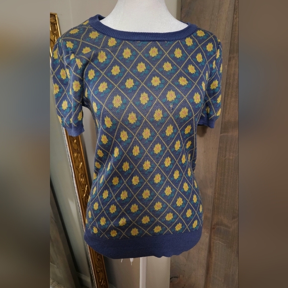 MODCLOTH Throwback Blooms Short Sleeve Sweater. Size small - Picture 3 of 12